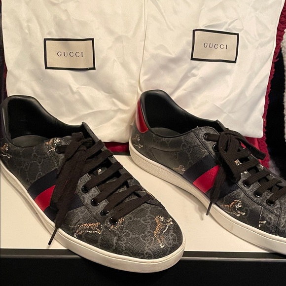 Gucci Men's Black Sneakers with Red Stripe - Picture 2 of 12